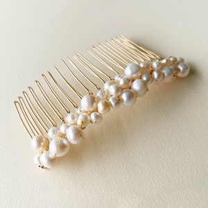 Classic freshwater pearl hair comb, gold bridal hair piece, pearl wedding hair pin, hair comb for bride image 1