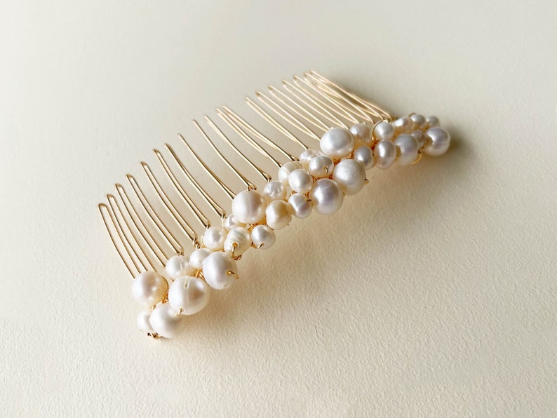 Classic freshwater pearl hair comb, gold bridal hair piece, pearl wedding hair pin, hair comb for bride image 1