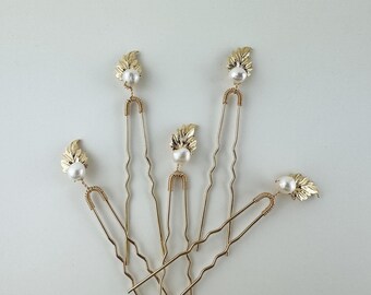 Gold leaf wedding hair pins, set of 5 freshwater pearl hair pins, minimalist hair pins, gold bridal hair piece