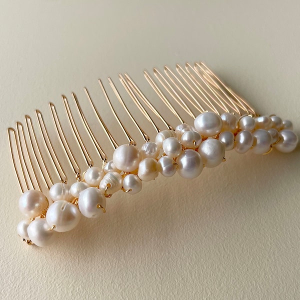 Classic freshwater pearl hair comb, gold bridal hair piece, pearl wedding hair pin, hair comb for bride