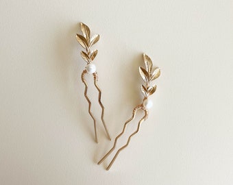 Gold leaf wedding hair pin, pearl bridal hair piece, vine leaf headpiece, hair accessory for bride