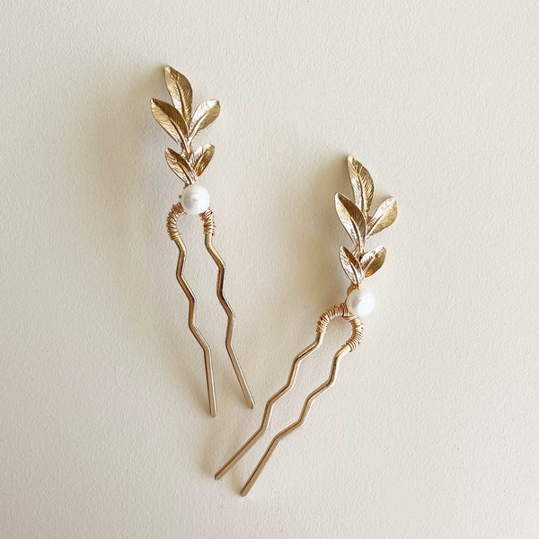 Gold leaf wedding hair pin, pearl bridal hair piece, vine leaf headpiece, hair accessory for bride