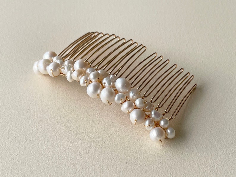 Classic freshwater pearl hair comb, gold bridal hair piece, pearl wedding hair pin, hair comb for bride image 5