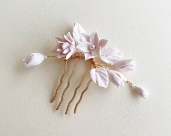 Light pink clay flower wedding hair comb, gold bridal hair comb, floral hair piece, hair comb for bride