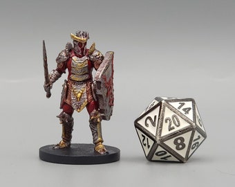 ¡MIRA! ¡Una miniatura de terror con casco! Pintada a mano o imprimada - Miniaturas de D&D / TTRPG - Resina de 14k impresa en 3D para detalles ultrafinos.
