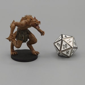 ATTENDEZ-VOUS ! Une miniature de loup-garou ! Peint ou apprêté à la main - Miniatures D&D / TTRPG - Résine 8 carats imprimée en 3D pour des détails ultra-fins !