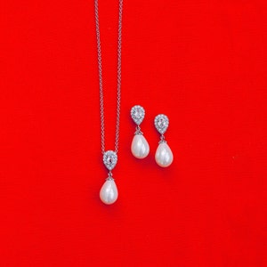 Dainty Pearl Bride Jewelry Set, Small Pearl Bridal Necklace Earring Set, CZ Pearl Wedding Pendant Set, Ivory Pearl Teardrop Earring, White