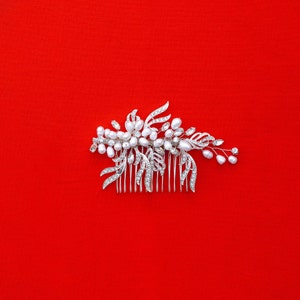 Floral Braut Kamm, Blätter Hochzeit Haarkamm, Braut Haarkamm, Blatt Braut Haarschmuck, Hochzeit Haarschmuck, Floral Perle Kamm, weiß