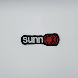 Parche bordado con borde en forma de logotipo de Sunn