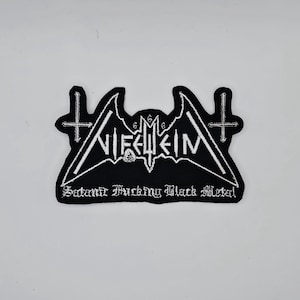 Pode incluir: Patch preto com texto e design bordados em branco. O patch apresenta a palavra "NIFELHEIM" em uma fonte estilizada, com formato de morcego e cruzes invertidas. O texto "Satanic Fucking Black Metal!" está abaixo.
