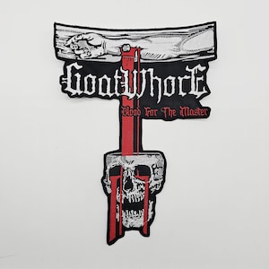 Puede incluir: Parche bordado con un diseño gótico. Presenta una calavera, una mano y el texto "Goatwhore". El parche también incluye la frase "Blood for The Master". La combinación de colores es predominantemente negro, blanco y rojo.