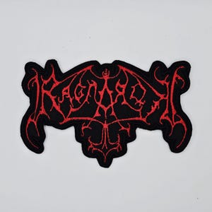 Ragnarok Röd Logotypformad Kant Broderad Tygmärke