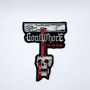 Puede incluir: Parche bordado en blanco y negro con el nombre de la banda "Goatwhore" en letras góticas blancas. Incluye un elemento vertical rojo y una calavera con el texto "Blood For The Master".