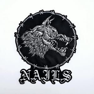 Nails Wolf-logotypformad kant | Broderad lapp på baksidan