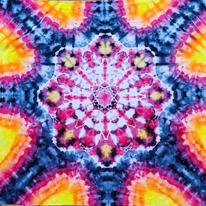 Arazzo mandala con fiori colorati