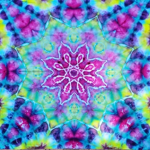Arazzo mandala con fiori colorati
