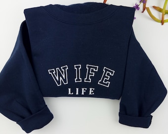Sudadera bordada "Esposa": cuello redondo personalizado para esposa