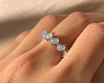 Anillo de fila inclinada de ópalo blanco ~ Plata de ley ajustable y redimensionable
