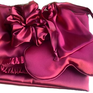 Silk Blend Gift Box Gift, Eye Mask, Scrunchie, Pillowcase and Pouch Mothers Day Celebration zdjęcie 3