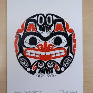 Carte 6 x 9 po. Haida grizzly Bear Xhuwaji par Bill Reid, artiste haïda