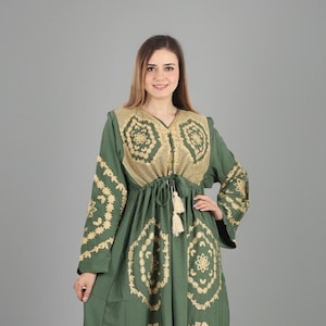 Green Embroidered Cotton Kaftan Dress: Elegant Long Sleeve Caftan