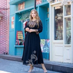 Schwarze ägyptische Baumwolle Kaftan Kleid: Bestickte Komfortkleidung