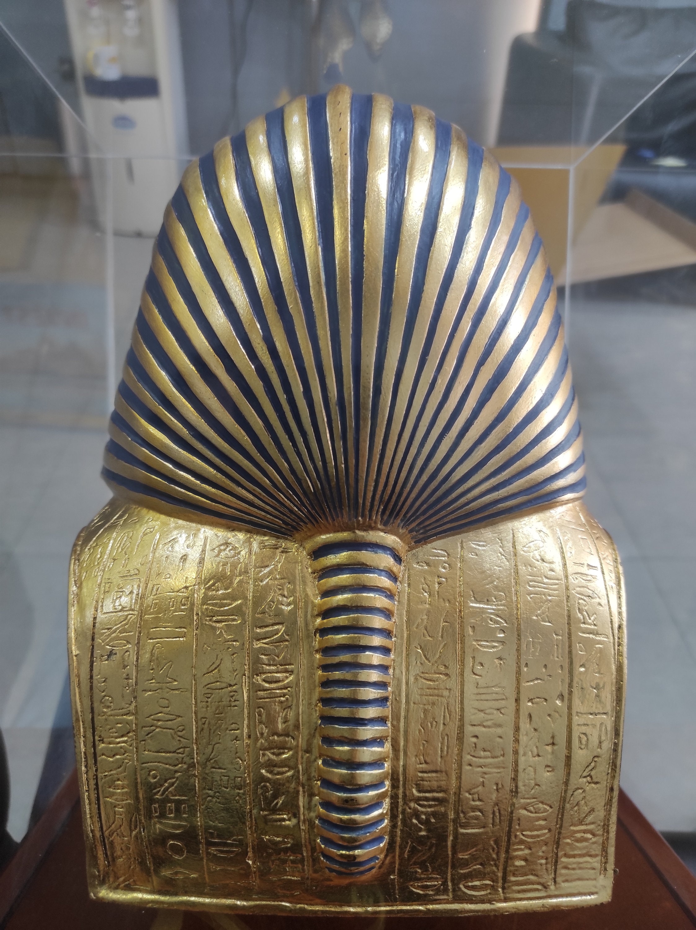King Tutankhamun Gold Mask in Wooden Base large Size Museum - Etsy