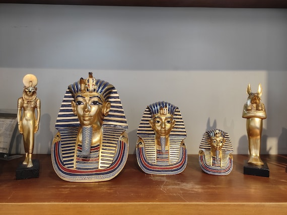 ツタンカーメン王の黄金のマスク（木製台座付き、特大サイズ）、証明書