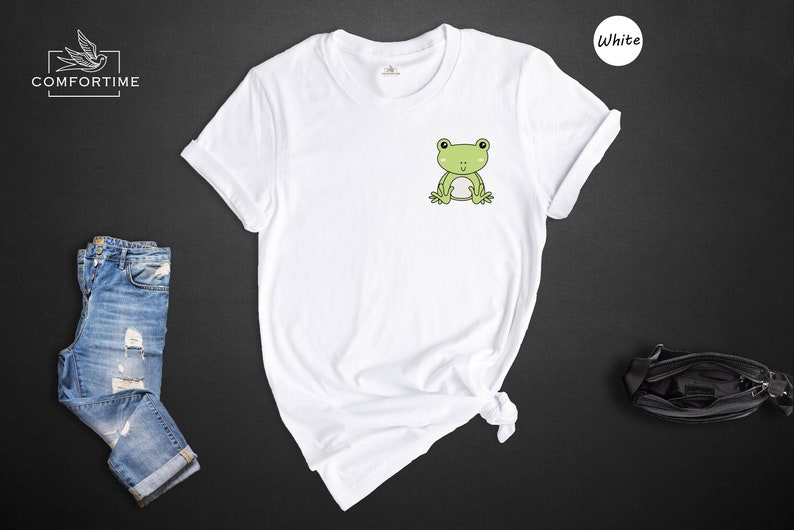 Cute Frog Pocket Shirt, Kawaii Chibi Frog T-Shirt, Frog Lover Gift, Animal Aesthetic Tee for Women Men afbeelding 7