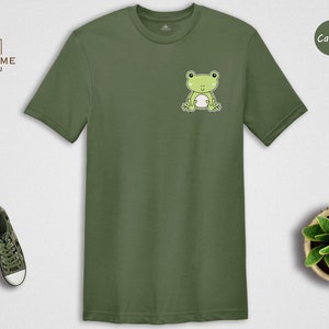 Cute Frog Pocket Shirt, Kawaii Chibi Frog T-Shirt, Frog Lover Gift, Animal Aesthetic Tee for Women Men afbeelding 3