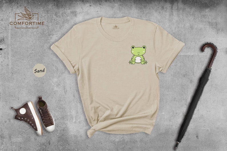 Cute Frog Pocket Shirt, Kawaii Chibi Frog T-Shirt, Frog Lover Gift, Animal Aesthetic Tee for Women Men afbeelding 6