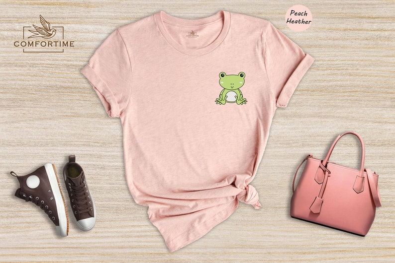 Cute Frog Pocket Shirt, Kawaii Chibi Frog T-Shirt, Frog Lover Gift, Animal Aesthetic Tee for Women Men afbeelding 5