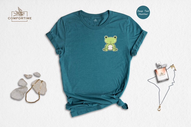 Cute Frog Pocket Shirt, Kawaii Chibi Frog T-Shirt, Frog Lover Gift, Animal Aesthetic Tee for Women Men afbeelding 4