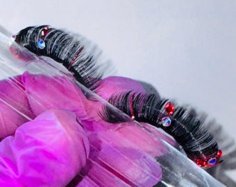 Ciglia in stile russo color scarlatto