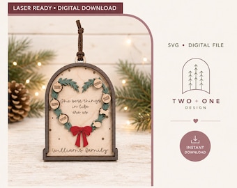 Adorno navideño familiar personalizado en formato SVG, con diseño de corazón y follaje, archivo de corte láser para recuerdos familiares en capas.