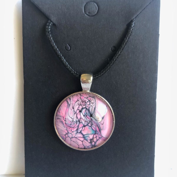 Pendentif unique rond avec motif à l'acrylique