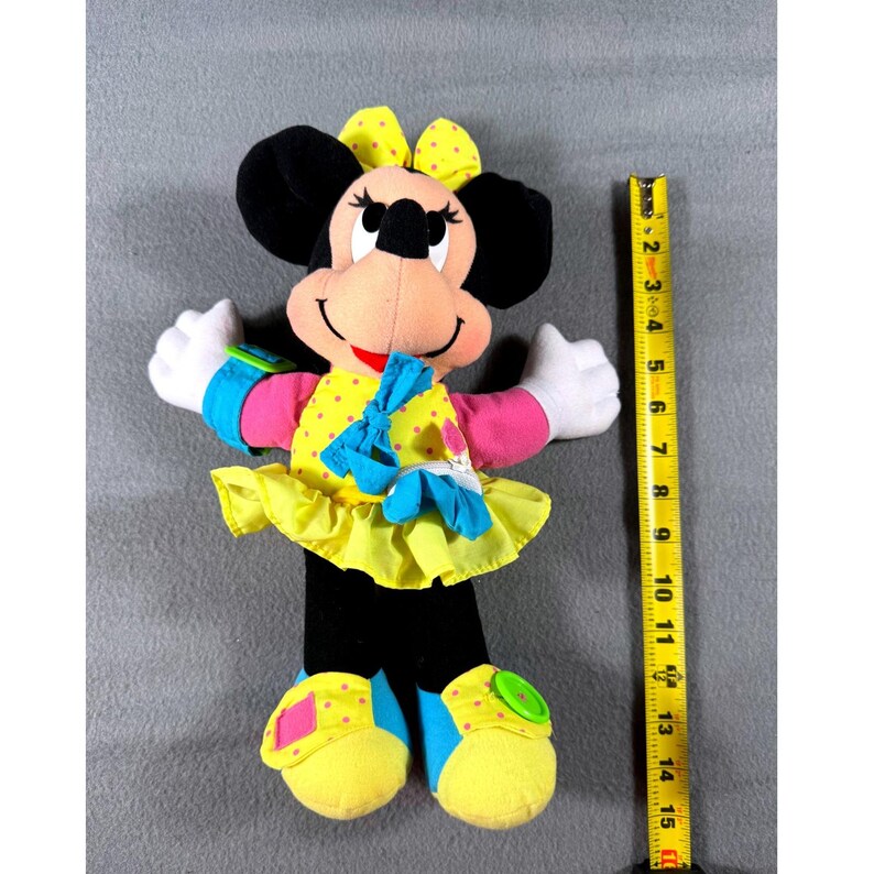 Pluszowa lalka Minnie Mouse w stylu vintage, Mattel Arco Toys, 12 cali, Disney z zegarkiem, zabawka sensoryczna zdjęcie 11