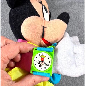 Pluszowa lalka Minnie Mouse w stylu vintage, Mattel Arco Toys, 12 cali, Disney z zegarkiem, zabawka sensoryczna zdjęcie 5