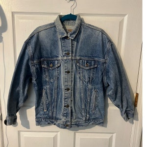 Vintage Levi Strauss Denim Trucker Jacket Distressed Light Wash Made In USA SZ M