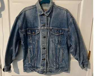 Vintage Levi Strauss Denim Trucker Jacket Distressed Light Wash Made In USA SZ M