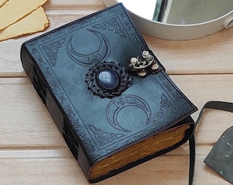 Handgemaakte leren grimoire: Triple Moon Lapis Stone Book of Shadows.