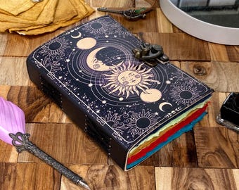 Diario Grimorio de Cuero Sol y Luna: Libro de Hechizos en Relieve