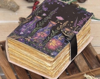 Diario de cuero con grimorio cottagecore con frascos de pociones, libro de hechizos de las sombras en blanco, flores hechas a mano