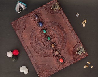 Diario de cuero encuadernado a mano: Libro de las Sombras de los Siete Chakras de las Piedras.