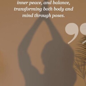 Peut inclure: Image verticale avec un fond neutre et chaleureux. Une silhouette d'une personne en posture de yoga est visible. Le texte blanc dit : Le yoga favorise la découverte de soi, la paix intérieure et l'équilibre, transformant le corps et l'esprit.