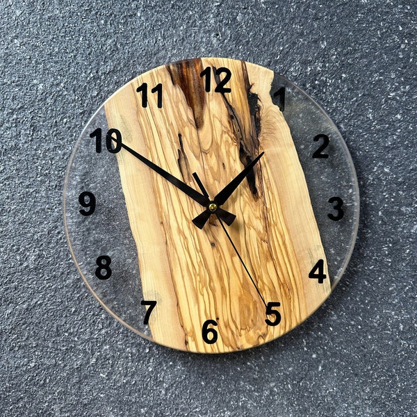 Reloj de pared hecho a mano de madera de olivo con epoxi de color personalizado: perfecto regalo personalizado para el hogar y el día especial, versátil en tamaño y diseño