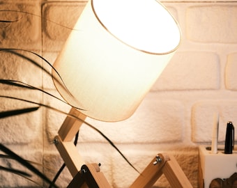 Hölzerne menschliche Figur Lampe, flexibel einstellbar, Schlafzimmer Lampe Klapp Leselampe, Schreibtischlampe, Holz menschliche Lampe, Holzlampe