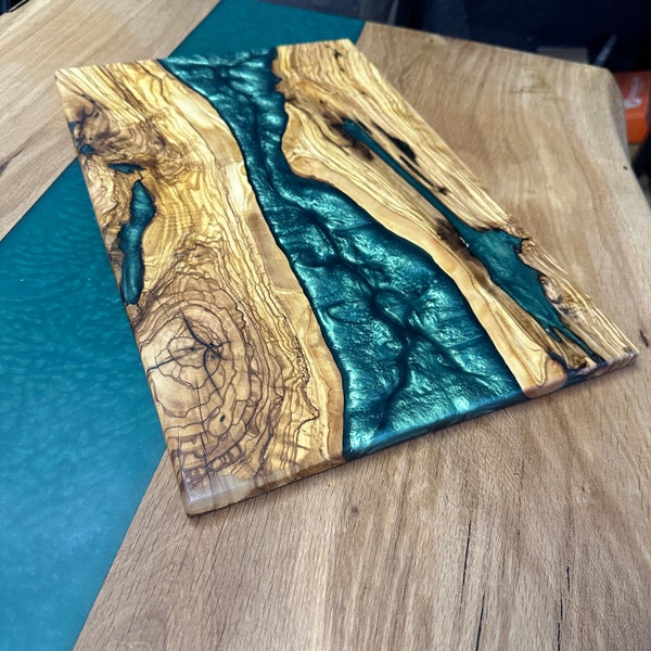 Artisan-crafted Resin & Olive Wood Board - Unique Gift , Mother's Day Gift