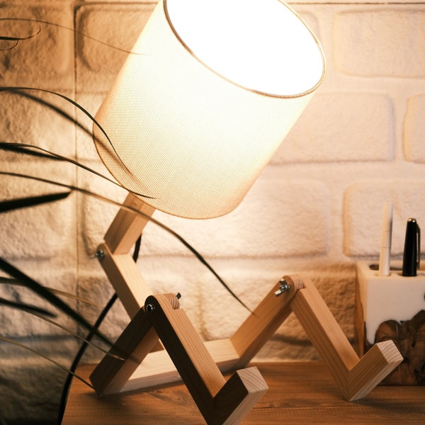 Hölzerne menschliche Figur Lampe, flexibel einstellbar, Schlafzimmer Lampe Klapp-Leselampe, Schreibtischlampe, Holz menschliche Lampe, Holzlampe