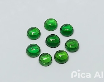 Cabujón de granate tsavorita natural: gema verde brillante para joyería personalizada.